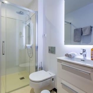 Duschbad im Dachgeschoss